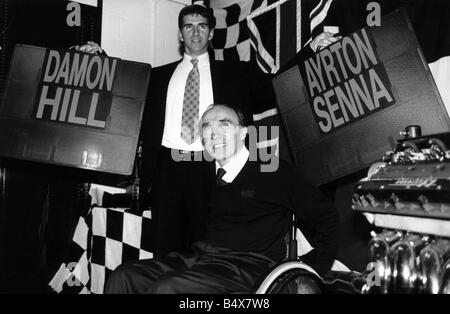 Britische Formel 1 Rennfahrer Damon Hill und Frank Williams verkünden, dass Damon Nummer zwei Fahrer Ayrton Senna in der Williams-Fabrik in Didcot heute Stockfoto