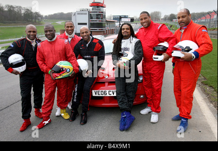 Ex-Fußballer, einschließlich Treiber ausprobieren für das erste Caribbeen-Racing-Team in Brands Hatch heute. L-R Luther Bissett, Tony Chambers, Raun Austin, Les Ferdinand, John Barnes, Olevi Doctrove und Winston Graham. Sie sitzen auf einem Vauxhall.; 29. Januar 2007 Stockfoto