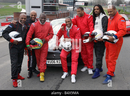 Ex-Fußballer, einschließlich Treiber ausprobieren für das erste Caribbeen-Racing-Team in Brands Hatch heute. L-R Luther Bissett, Tony Chambers, Raun Austin, Les Ferdinand, John Barnes, Olevi Doctrove und Winston Graham. Sie sitzen auf einem Jaguar.; 29. Januar 2007 Stockfoto