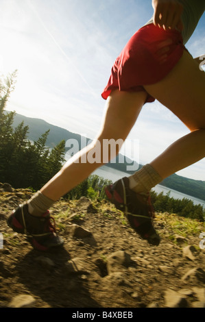 Läufer auf felsigen Pfad Stockfoto
