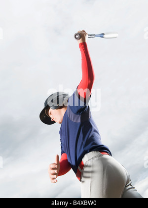 Baseball-Spieler schwingenden Schläger Stockfoto