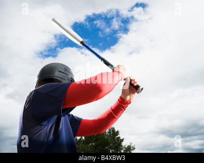 Baseball-Spieler lesen, um die Schläger schwingen Stockfoto