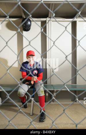 Baseball-Spieler sitzen im Einbaum Stockfoto