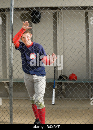 Baseball-Spieler stehen im Einbaum Stockfoto