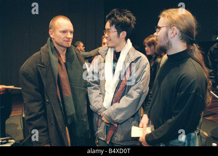 Superstar Sting spielt ein Konzert in Newcastle College-Studenten und danach Dan Jazz und Tim Scott-chats Stockfoto