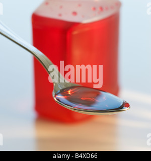 Nahaufnahme von Hustensaft Stockfoto