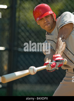 Baseball Teig schlagen Kugel Stockfoto