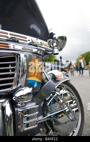 Honda Goldwing Reflexionen mit einer benutzerdefinierten Lackierung Stockfoto