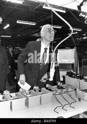 Margaret Thatcher besucht die Nissan Auto-Fabrik in Washington mit Ehemann Dennis Stockfoto