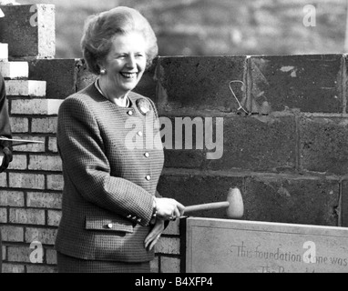 Margaret Thatcher bei der Grundsteinlegung am St. Peter s Becken Newcastle Quayside Stockfoto