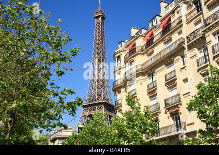 der Eiffelturm von Ecole Militaire Paris Frankreich Stockfoto