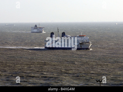 Fähren Warteschlange an den Eingang zum Hafen von Dover am Tag wenn Bulgarien und Rumänien treten der Europäischen Union 01 01 07 was bedeutet, dass die Einwanderung, die Gesetze in Bezug auf diesen Ländern gelockert werden Stockfoto