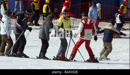 Heather Mills Skifahren in Slowenien. ; Ice Cool auf einem Skiausflug suchen, Schüttelfrost Heather Mills während ihre bitteren Scheidung Schlacht. Die Mutter eines -, die mit Sir Paul McCartney, 64, aufgeteilt letzten Mai - Kumpels erzählt: "Ich fühle mich besser als ich monatelang habe." Heather hat 40 Freunde und Familie aus Slowenien um ihren 39. Geburtstag am Freitag entführt. Dazu gehören Fitness-Trainer Ben Amigoni, 22, mit denen sie hat bestritt einen Seitensprung.; 9. Jaunary 2007 Stockfoto