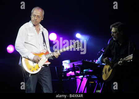 Mark Knopfler führt in Newcastle City Hall Stockfoto