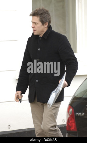 Hugh Grant verlässt seine Heimat Chelsea, nachdem bekannt wurde, dass hat trennte sich von Freundin von drei Jahren Jemima Khan 1 8. Februar 2007 Stockfoto