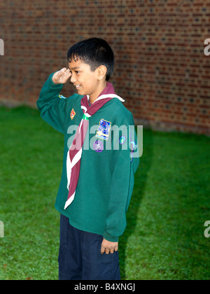 Pfadfinder In Uniform mit Abzeichen Stockfoto
