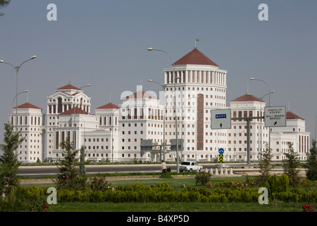 neuer Marmor verkleidete Gebäude in Ashgabat, Turkmenistan Stockfoto