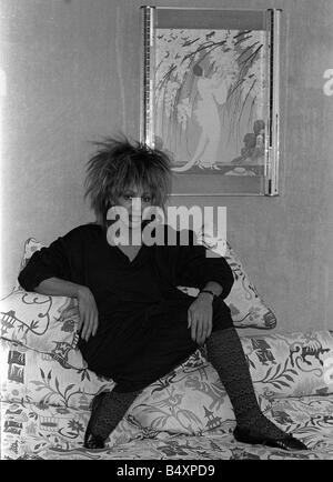 Sängerin Tina Turner auf Tournee in ihrem Hotelzimmer in Paris fotografiert Stockfoto