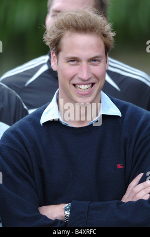 Prinz William trifft die All Blacks Kapitän Tana Umaga und das Team von ihrer Ausbildungsstätte Auckland Neuseeland Juli 2005 Stockfoto
