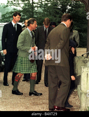 Prinz William und Prinz Charles besuchen eine private Gebetsgottesdienst Crathie Kirk in der Nähe von Balmoral auf der 1. Todestag von Prinzessin Diana Stockfoto