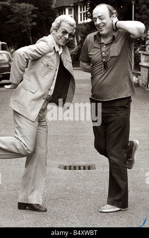 Barry Cryer und John Junkin Juni 1978 Drehbuchautoren für die neue Morecambe und Wise Show 78 3273 DM Charles Ley 30 06 1978 März Stockfoto