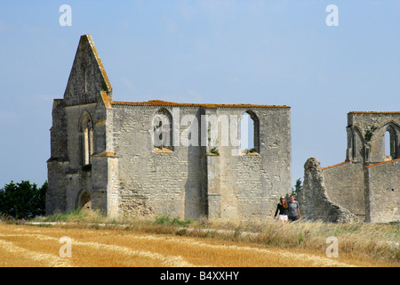 Ruinen einer alten Kirche Stockfoto