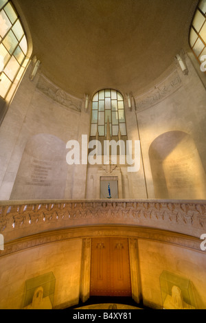 Das Innere des ANZAC War Memorial, Hyde Park, Sydney, New South Wales, Australien. Decke mit 120.000 goldenen Sternen. Stockfoto