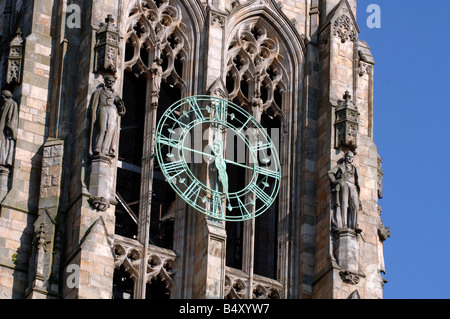 Yale Universität Uhr auf Harkness Turm am Branford College Stockfoto