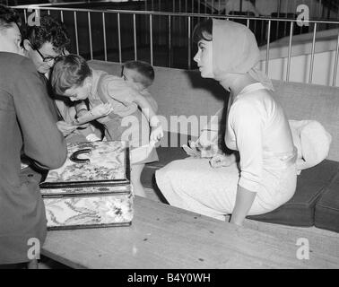 Elizabeth Taylor September 1959 und Ehemann Eddie Fisher mit ihren Kindern Michael und Christopher Wilding Dame Elizabeth Taylor Collection Stockfoto