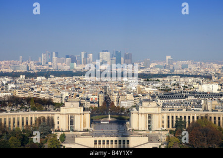 Blick auf La Défense vom Eiffelturm, Paris Stockfoto