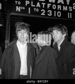 Pop-Gruppe The Beatles März 1964 John Lennon Paul McCartney Ringo Starr George Harrison Beatles vor Ort für A Hard Day s Night Stockfoto