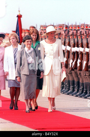 Prinzessin Diana Overseas Besuch Mai 1990 mit Zsuzsa ungarischen Staatspräsidenten s Frau in Ungarn Stockfoto