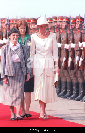 Prinzessin Diana Overseas Besuch Mai 1990 mit Zsuzsa ungarischen Staatspräsidenten s Frau in Ungarn Stockfoto