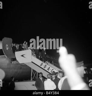 Die Beatles-Pop-Gruppe September 1964 Paul McCartney George Harrison John Lennon und Ringo Starr am Flughafen Stockfoto