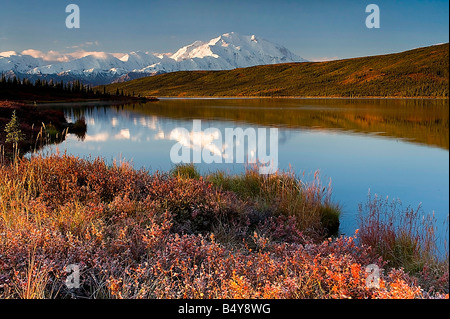 Mount Mckinley aus Wonder Lake im Herbst, Denali-Nationalpark, Alaska Stockfoto