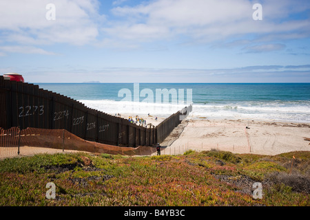 Internationalen Grenze im Grenze Feld State Park in Süd-Kalifornien, zeigt den Zaun zwischen Mexiko und den USA. Stockfoto
