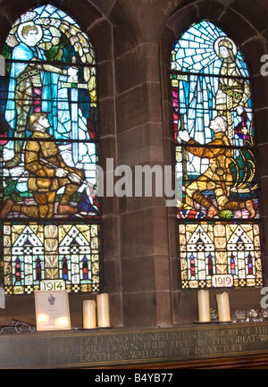 Die Pfarrkirche St. Maria und St. Helena, Neston, 1. Weltkrieg Memorial Fenster Stockfoto
