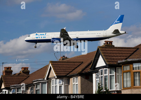 BMI Airbus A321-231 G-Medjugorje nähert sich der Flughafen Heathrow, London. GROßBRITANNIEN (41) Stockfoto