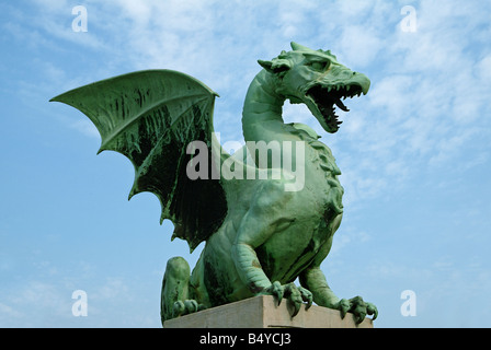Ljubljana Slowenien Bronze Statue eines Drachen auf die Drachenbrücke Zmajski Stockfoto