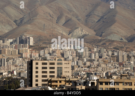 Ansicht des Alborz Berge von Shahrak Gharb Teheran Stockfoto