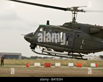 Huey UH1 N Militärhubschrauber ausziehen Stockfoto