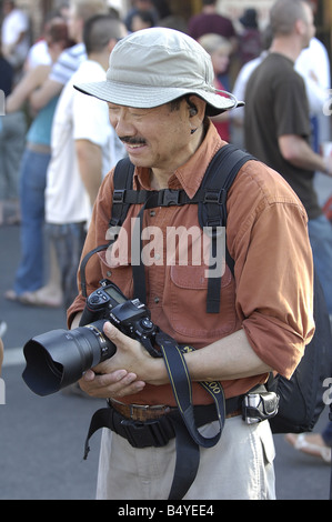 Asiatischen männlichen Fotografen. Stockfoto