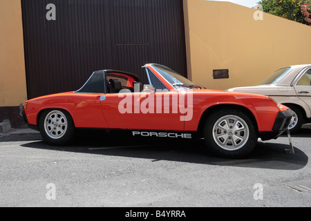 Porsche 914 aus den späten 60er Anfang der 70er Jahre auf dem Display bei einer Oldtimer-Show in Guia de Isora-Teneriffa-Kanarische Inseln-Spanien Stockfoto