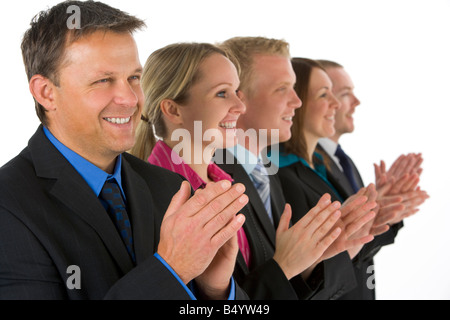 Gruppe von Geschäftsleuten In einer Linie lächelnd und applaudieren Stockfoto