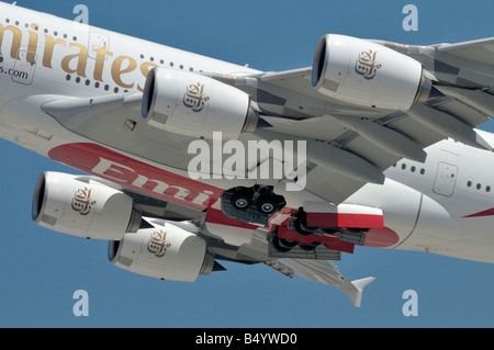 Emirates Airbus A380 super-Jumbo Jet startet von der südlichen Landebahnen von LAX Stockfoto