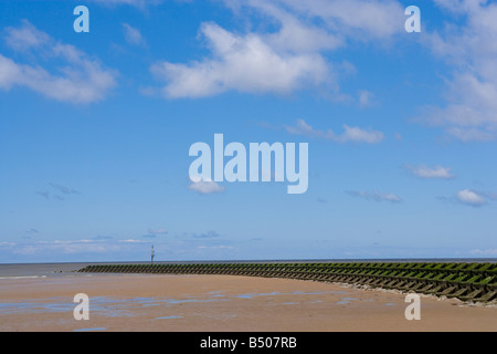 der Strand und das Meer Abwehrkräfte in New Brighton, Halbinsel Wirral. Stockfoto