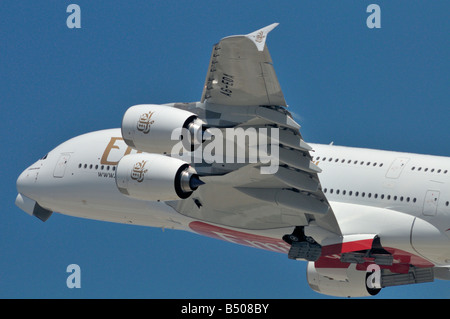 Emirates Airbus A380 super-Jumbo Jet startet von der südlichen Landebahnen von LAX Stockfoto
