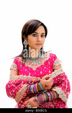 Schöne Bangali Braut in buntes Kleid isoliert Stockfoto
