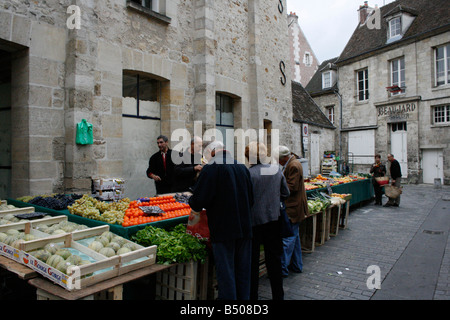 Markttag in Senlis statt jeden Dienstag Stockfoto