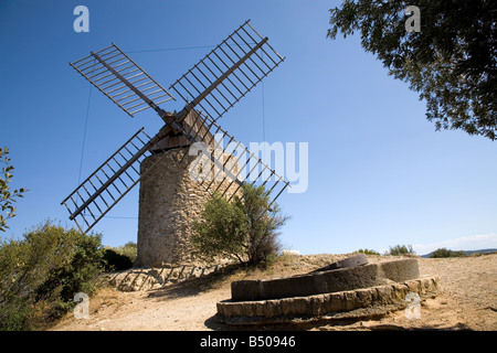 Windmühle in Grimaud Südfrankreich Sept 2008 Stockfoto